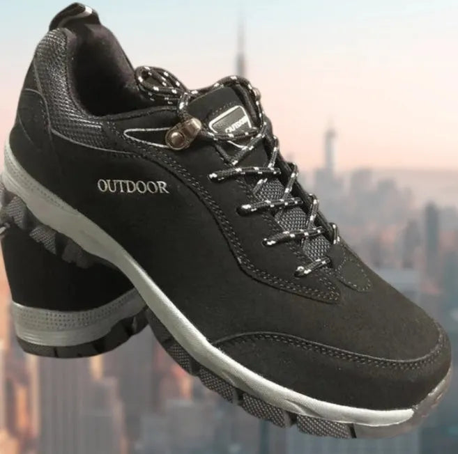 Men's low-cut outdoor hiking shoes in Army Green, showing the mesh lining and leisure design.