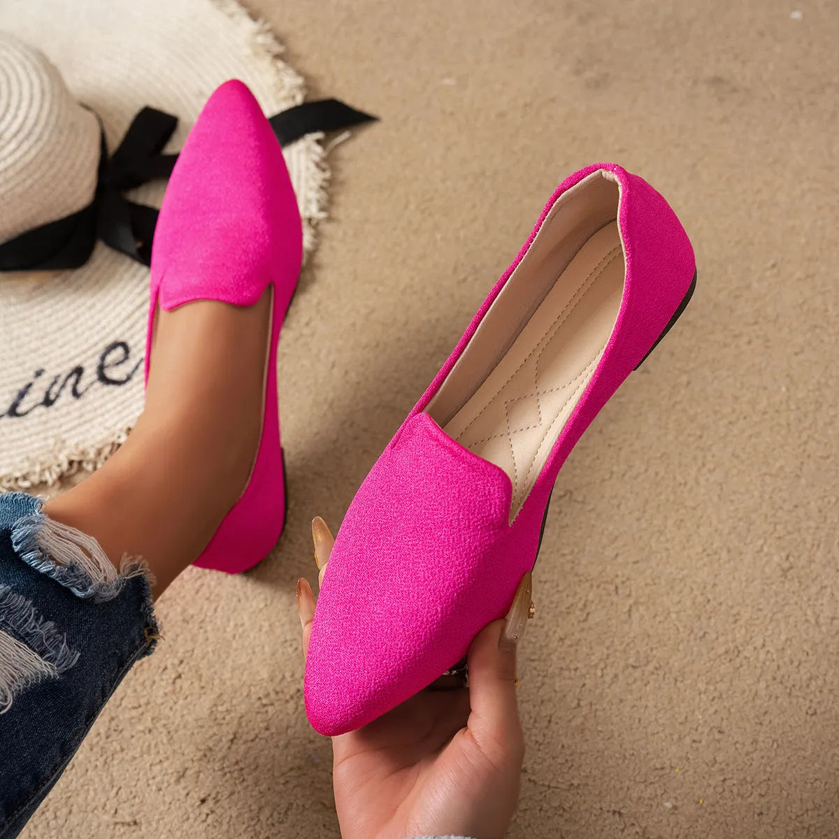 Women's printed shallow mouth pointed flat pumps with low stiletto heel in black mesh upper