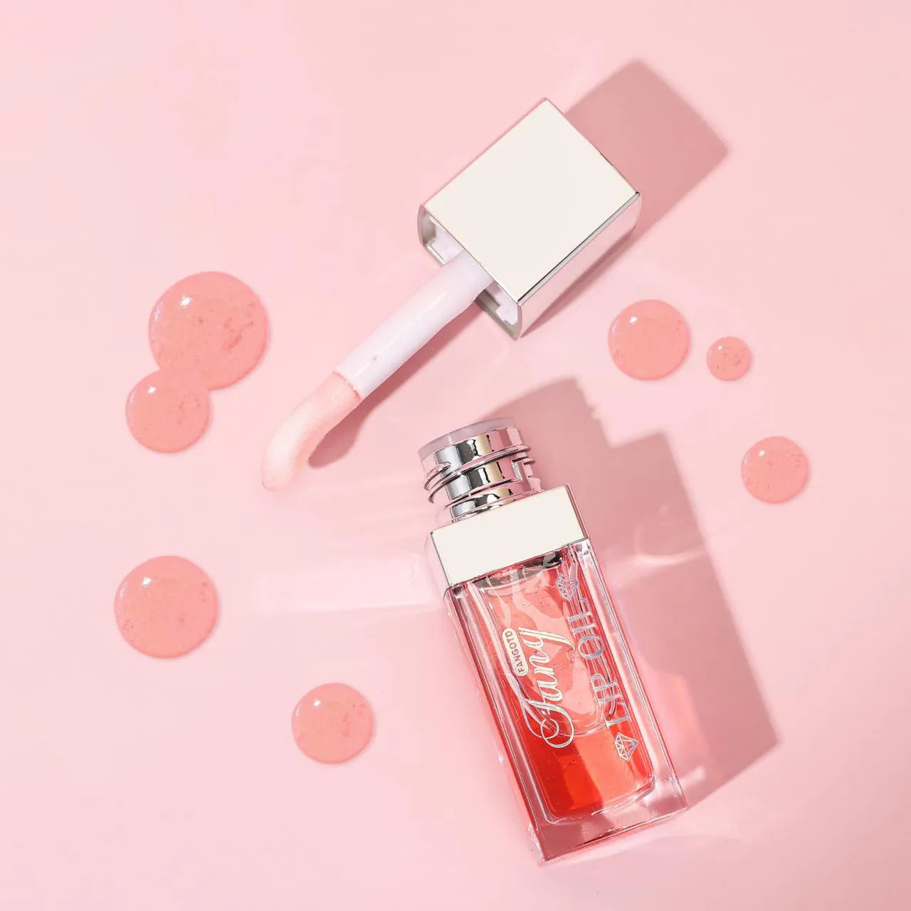 Five colour options of moisturising lip gloss with repairing effects for lips