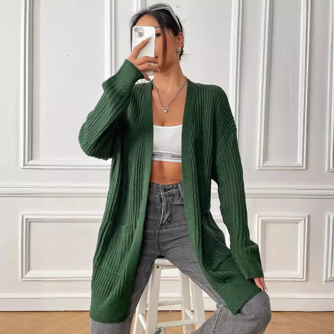 Dark green loose women's cardigan with two pockets and long sleeves.