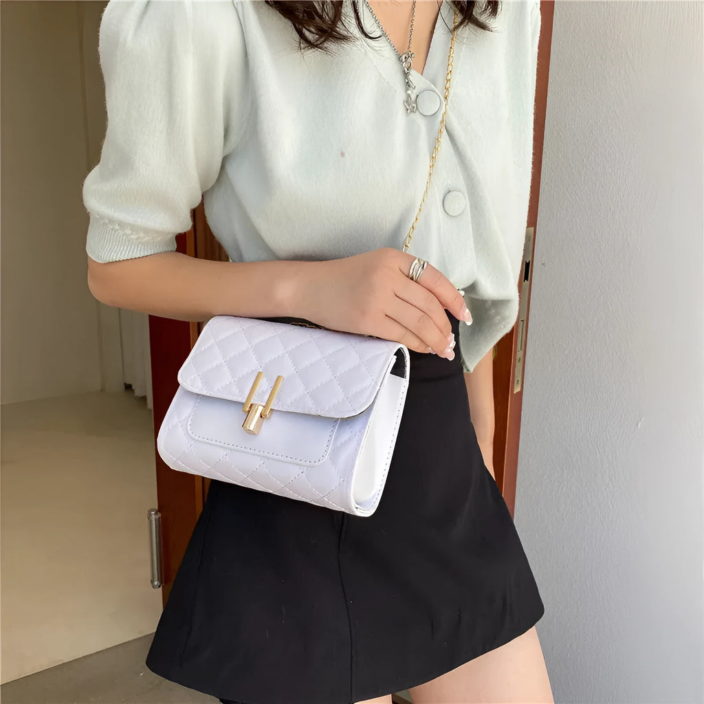 Women's diamond lattice chain crossbody bag in PU leather with adjustable strap