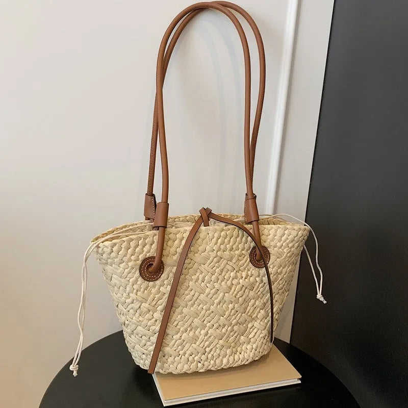 Large capacity woven shoulder bag in European and American retro style with dual carrying options