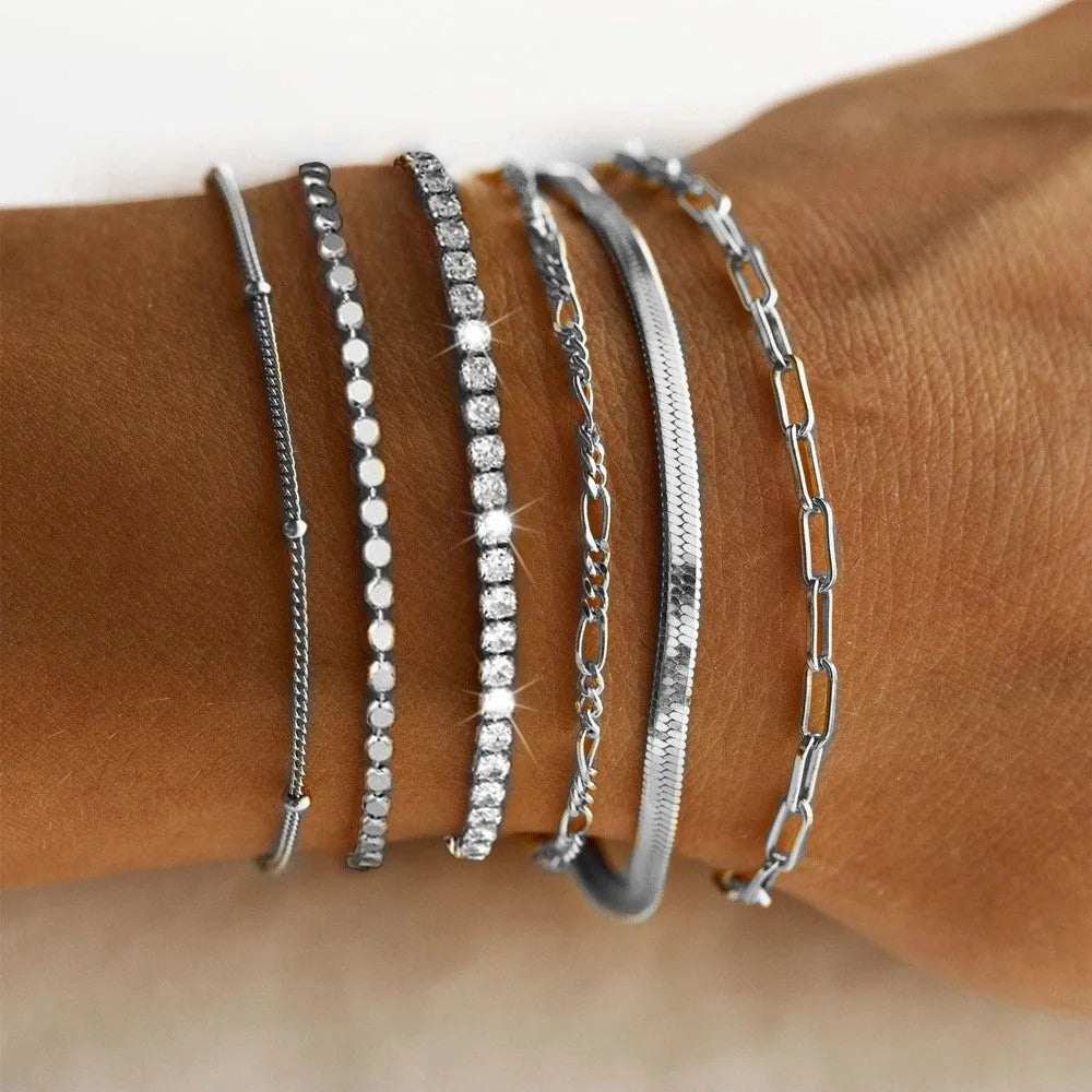 Multi-layer chain minimalist bracelet in zinc alloy with electroplated geometric finish, unisex style