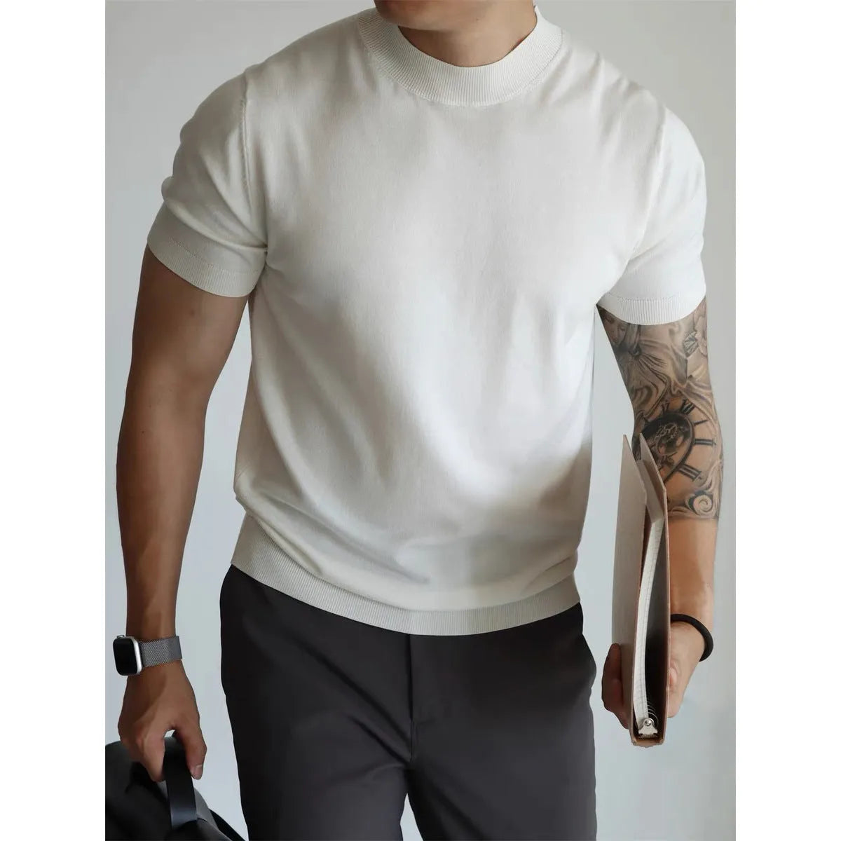 Men's slim-fit solid colour t-shirt in polyester fabric available in eight colour options