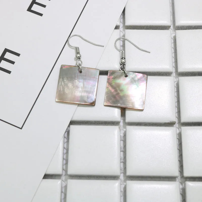 Women's retro geometric shell earrings in rectangular shell or square panther colours