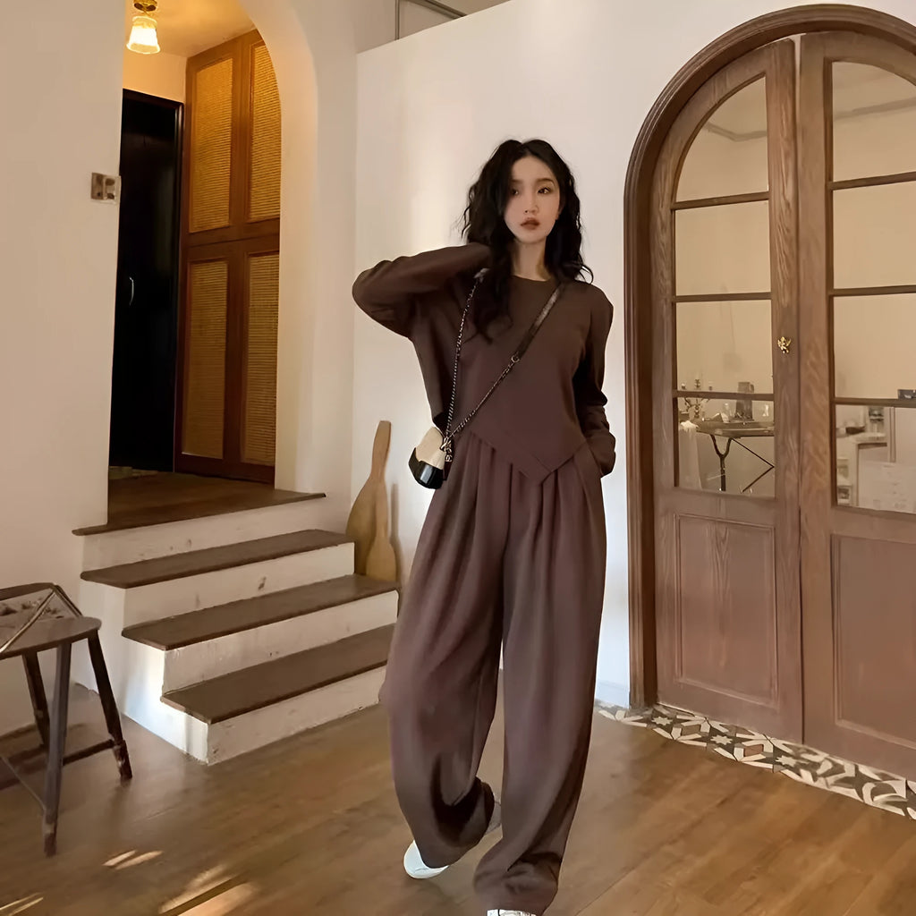 Women's loose-fitting khaki sports suit set with long sleeves and trousers in Japanese Korean style.