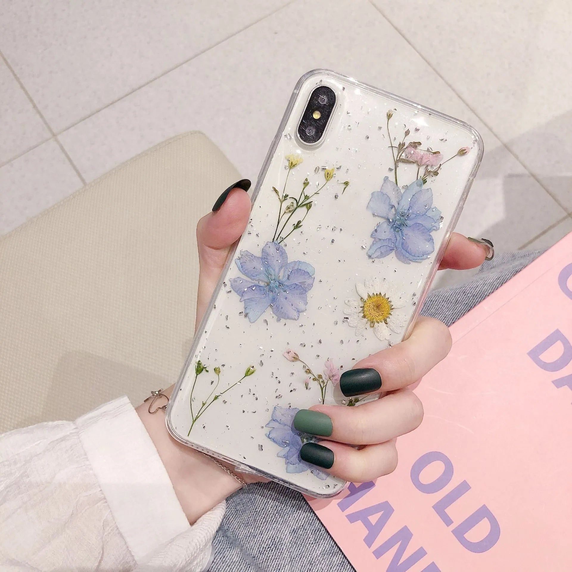 Transparent silicone phone case with real dried daisy flower and glitter design in blue and pink