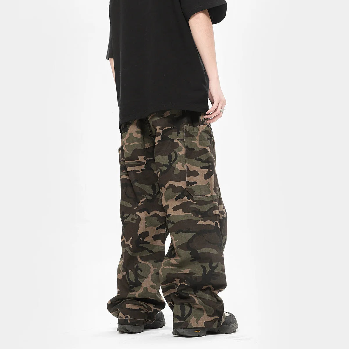 Camouflage cotton cargo pants, straight leg, mid waist, adjustable leg shaping, sizes S to XXL