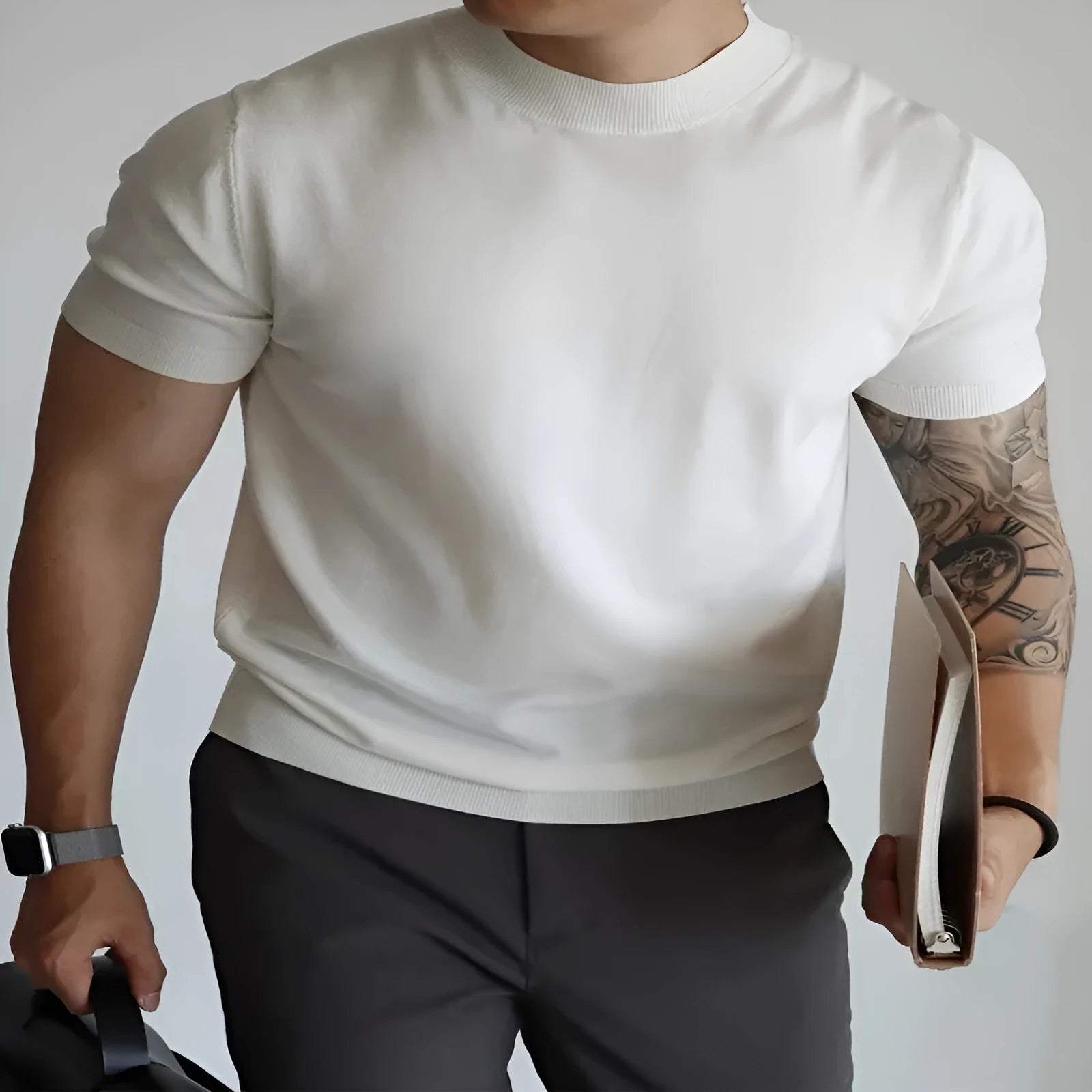 Men's slim-fit solid colour t-shirt in polyester fabric available in eight colour options