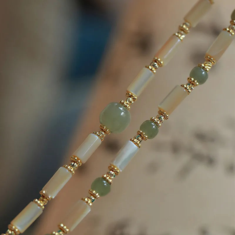 Natural Hetian jade white lip shell bracelet with geometric round beads in simple design