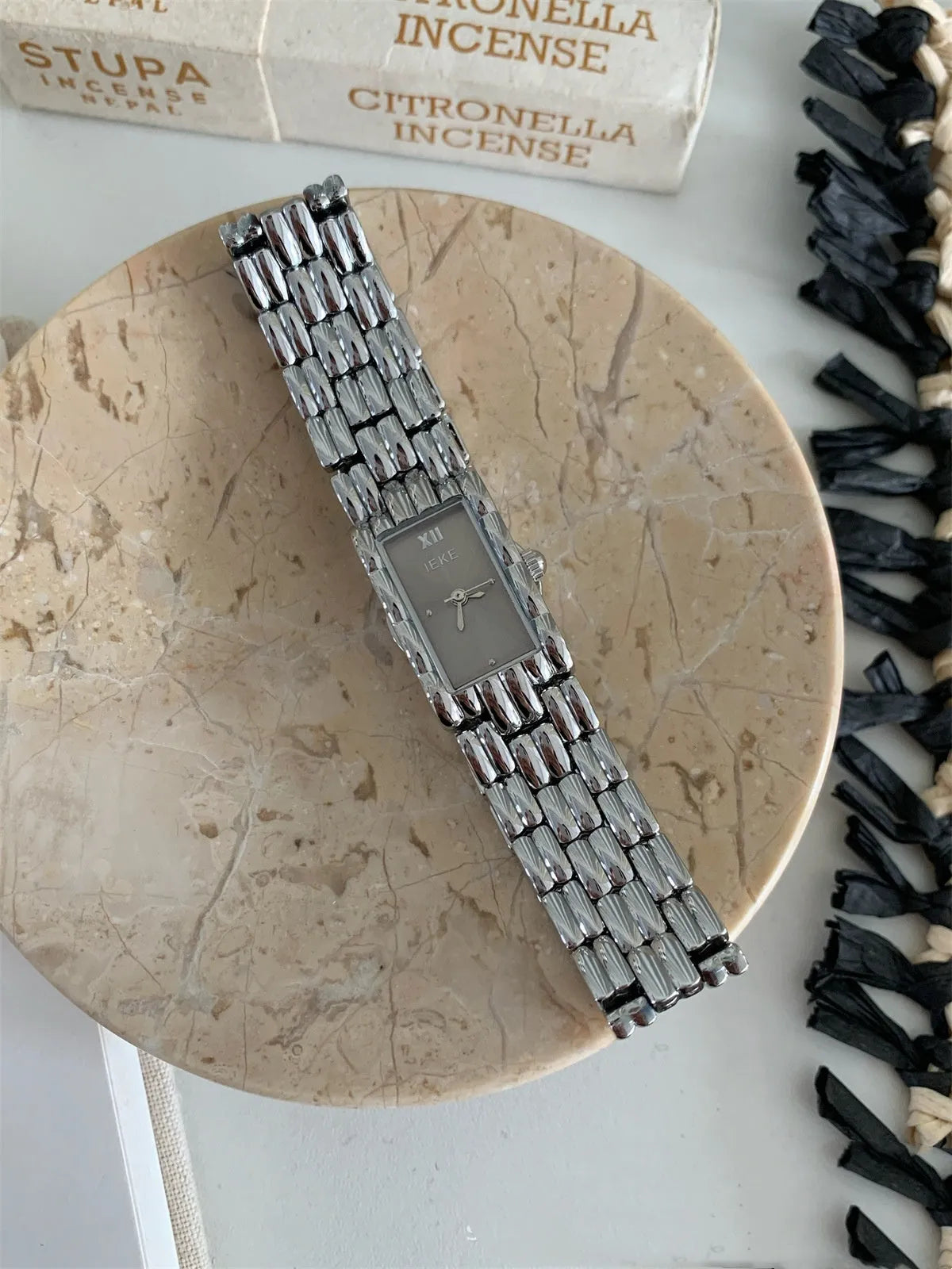 Women's mid-ancient Ins watch with stainless steel bracelet, 15mm white dial, and butterfly buckle
