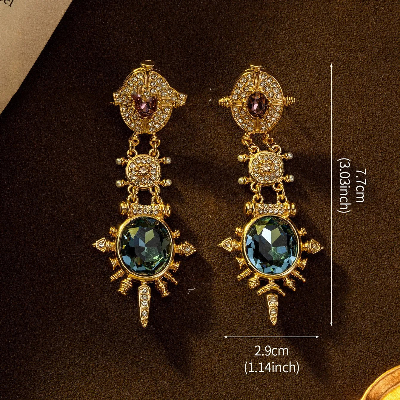 Gold retro geometric stud earrings with round design and diamond-treatment finish