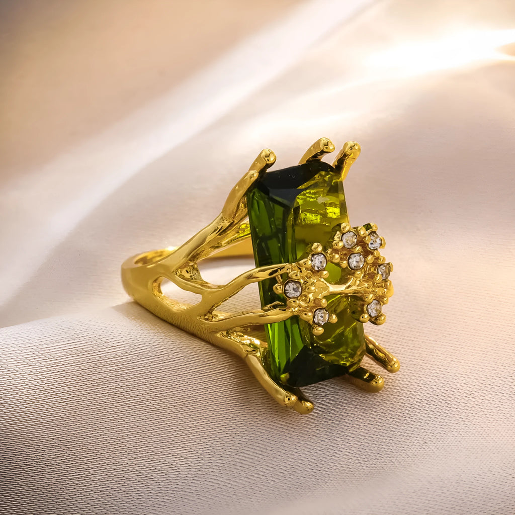 Lady's gold toned zinc alloy ring with navy blue inlaid diamond style stone