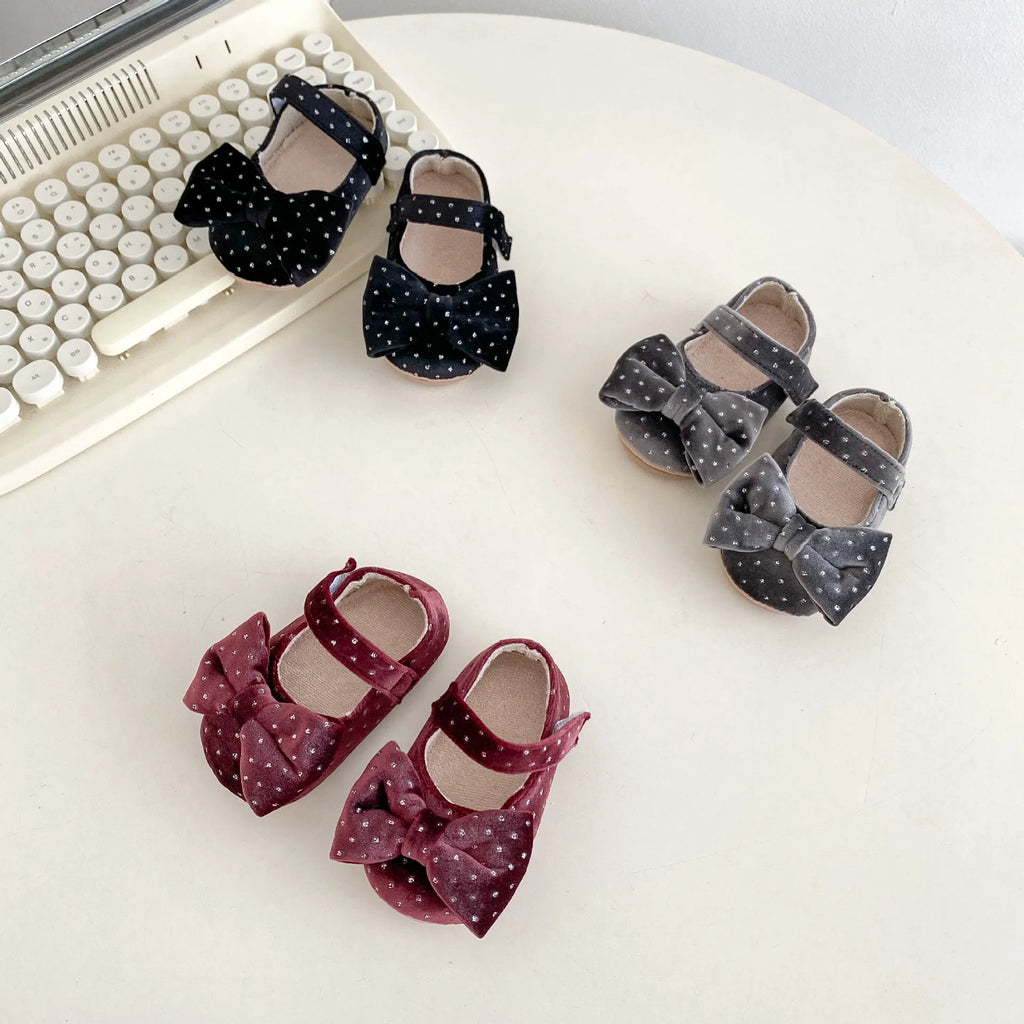 Baby girl toddler shoes with big bow and dots pattern rubber sole low top in black size M