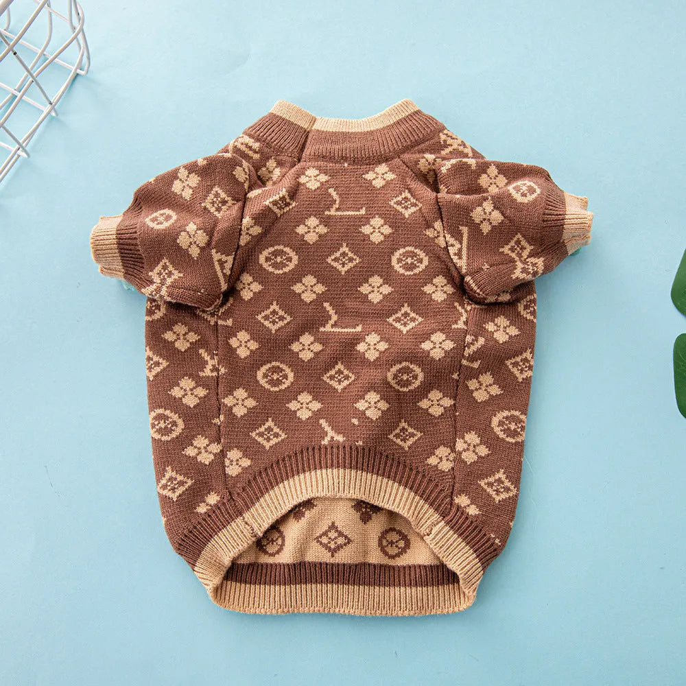 A thick wool dog sweater for autumn and winter in a European and American style.