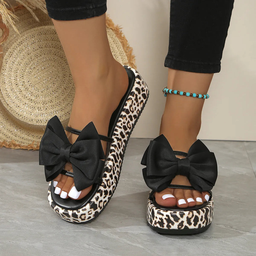 Women's leopard print beach slippers with round toe and thick sole in black or white