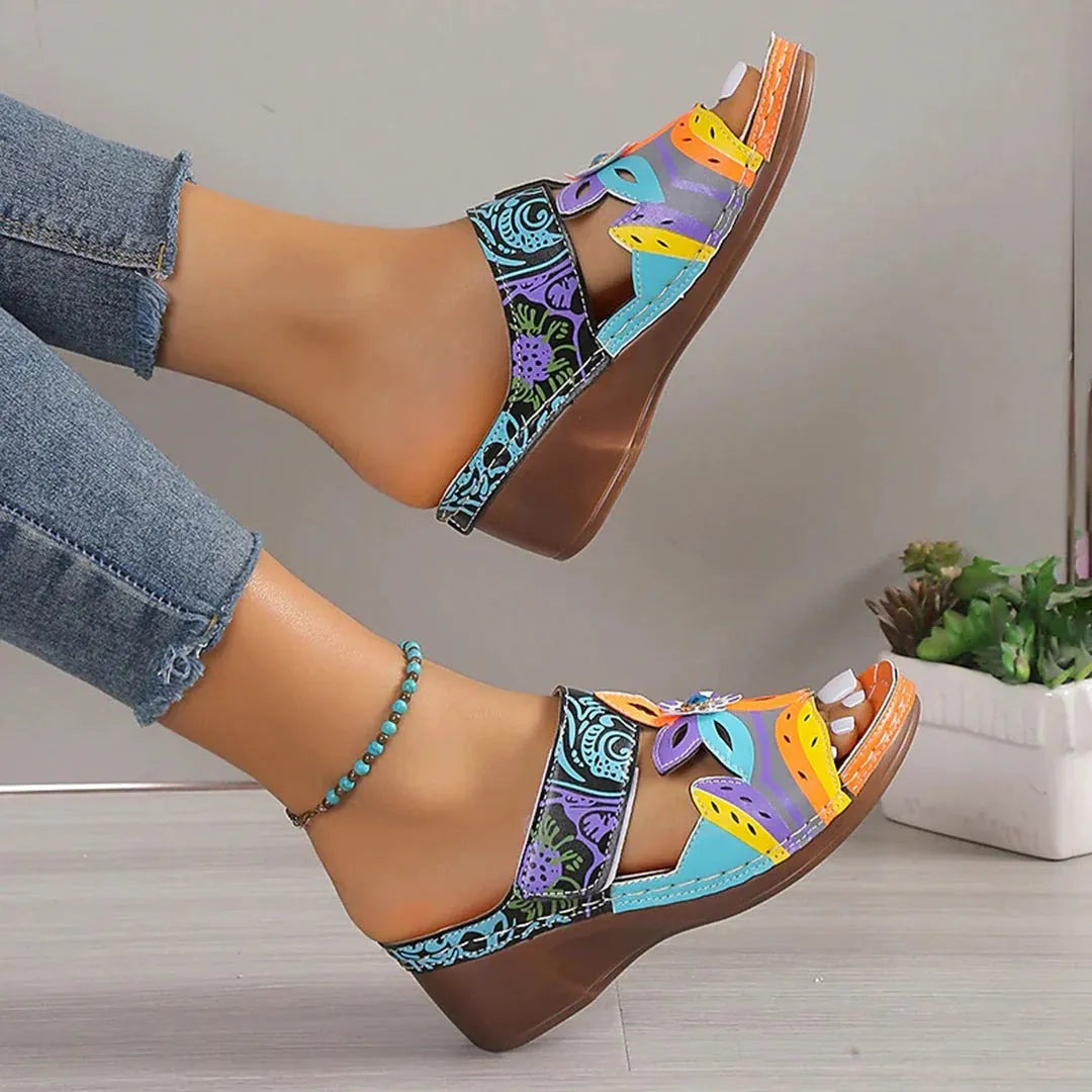 Ethnic coloured slope and totem design slippers in cowhide leather with a rubber sole.