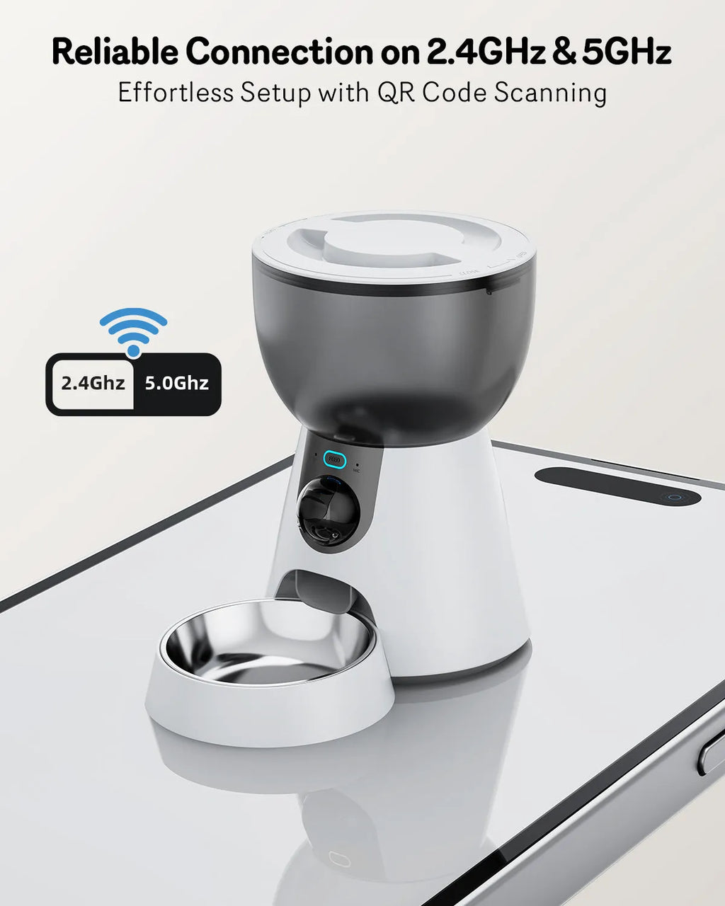 Automatic cat feeder with integrated camera, stainless steel food tray, and 4L storage hopper.