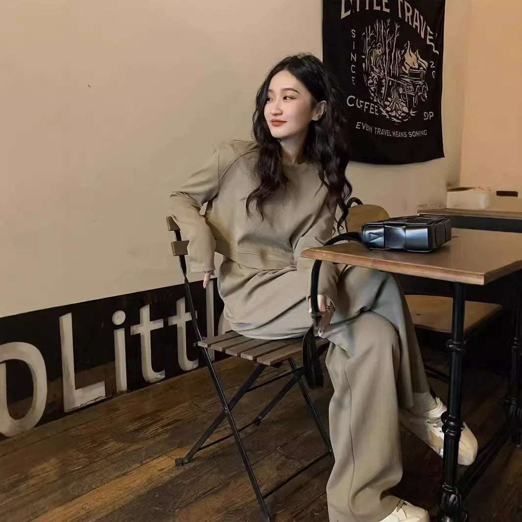 Women's loose-fitting khaki sports suit set with long sleeves and trousers in Japanese Korean style.