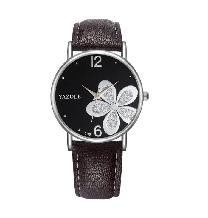 Korean four-leaf clover quartz watch for women with 3.8cm glass dial, metal frame, and 22cm soft strap