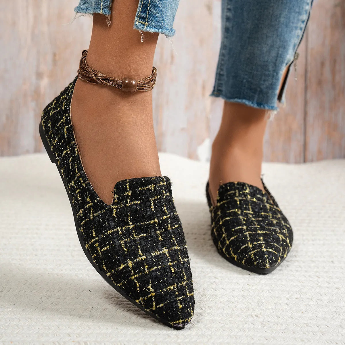 Women's printed shallow mouth pointed flat pumps with low stiletto heel in black mesh upper