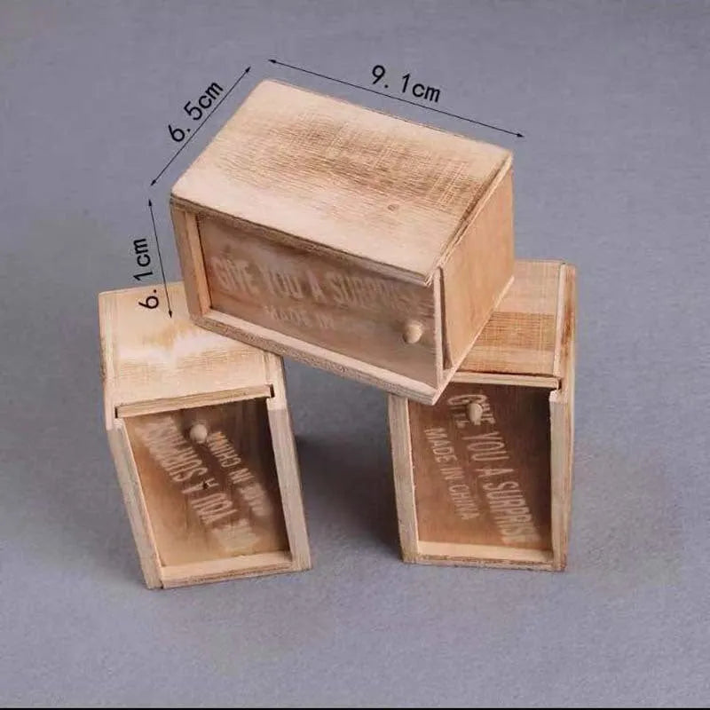 Small camellia wood prank box with spider figure for youth 15-35