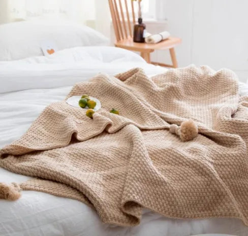 Nordic fringed knit ball blanket in acrylic fabric measuring 130×170cm