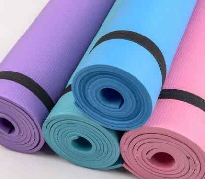 Red EVA fitness yoga mat with rolled black mat beside it, showing thickness options of 4mm and 6mm.