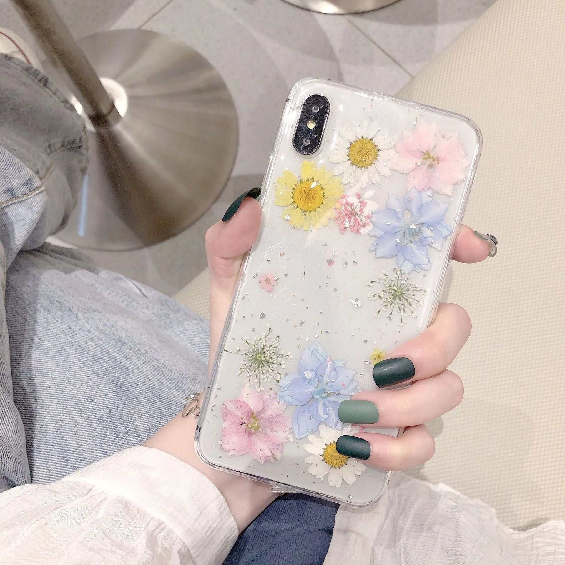 Transparent silicone phone case with real dried daisy flower and glitter design in blue and pink