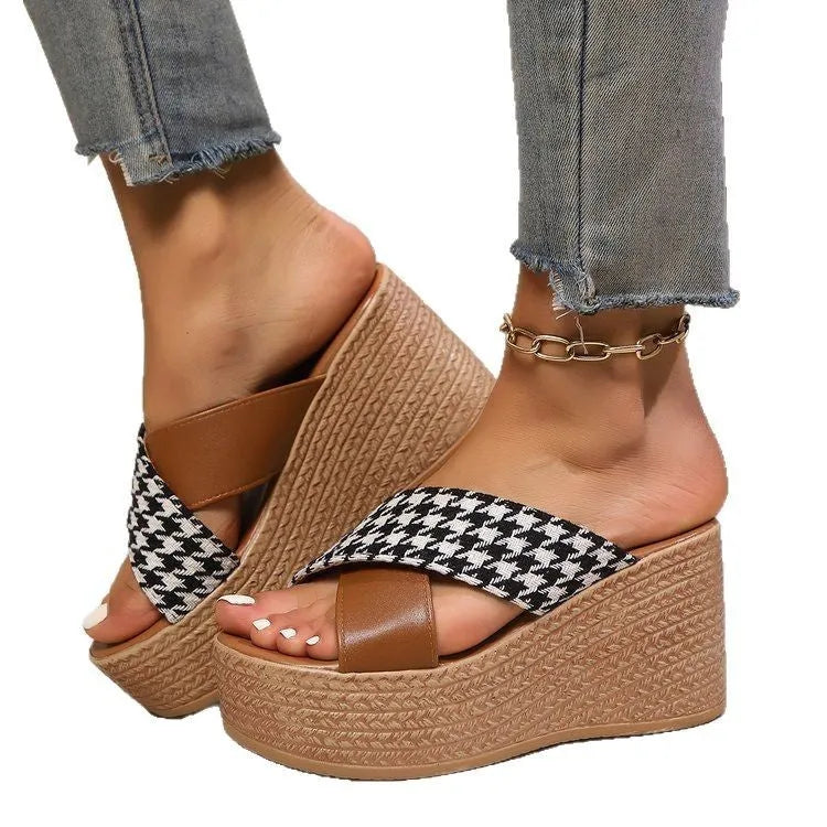 Cross leopard plaid wedge sandals in brown and black colours with rubber soles