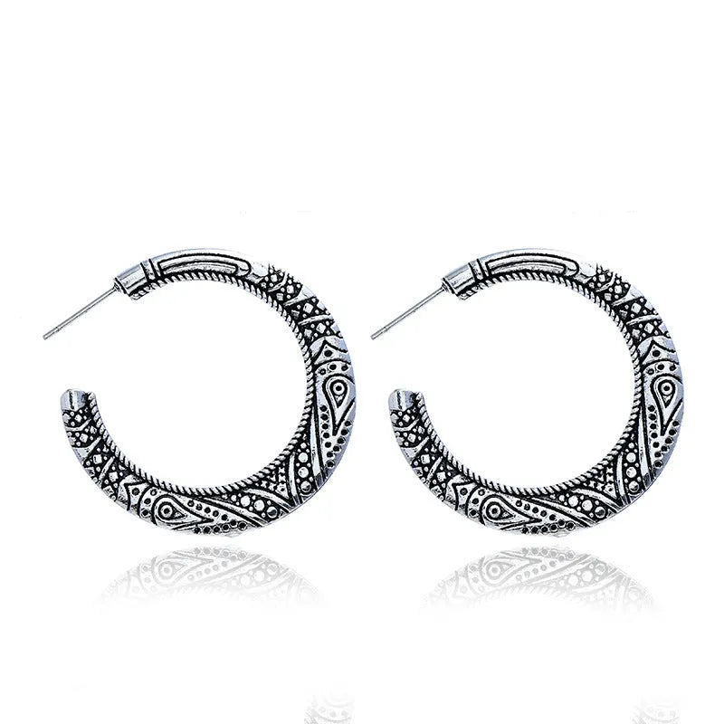 C-shaped vintage engraving earrings in alloy with clip-on fastening in bronze and silver colours