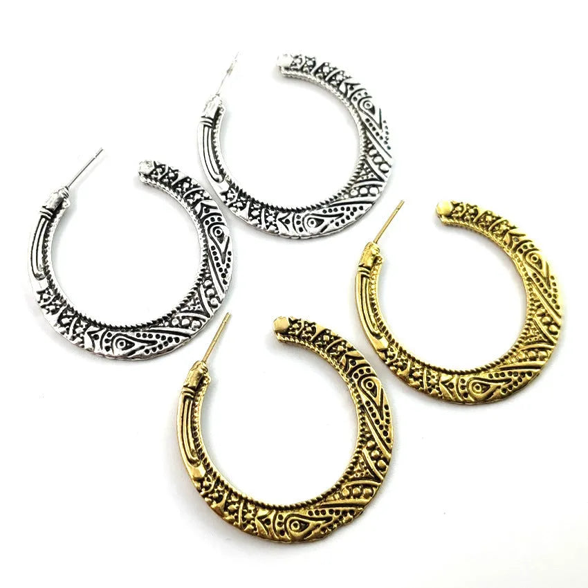 C-shaped vintage engraving earrings in alloy with clip-on fastening in bronze and silver colours