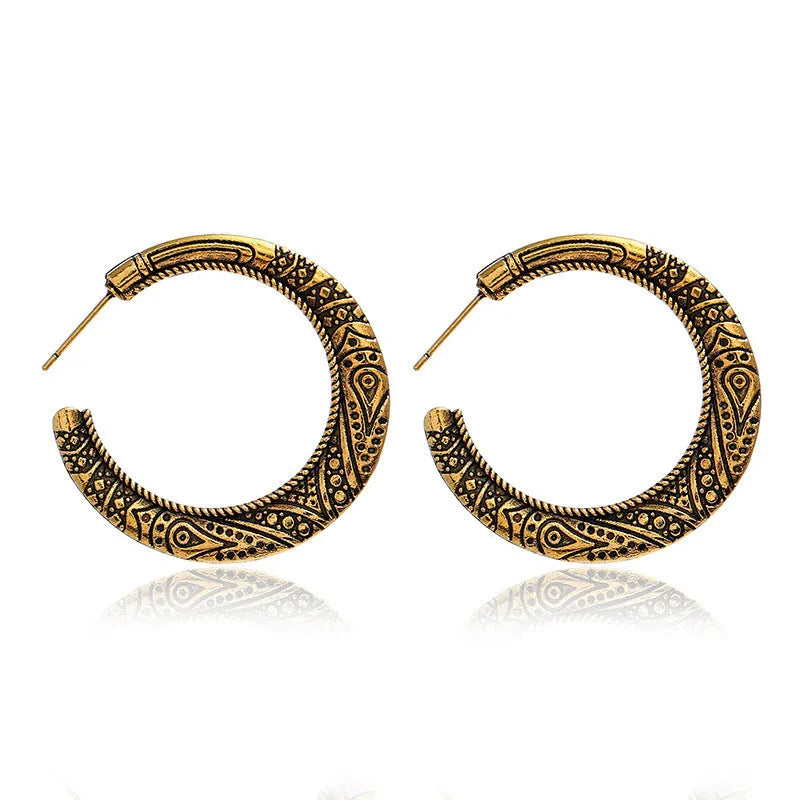 C-shaped vintage engraving earrings in alloy with clip-on fastening in bronze and silver colours
