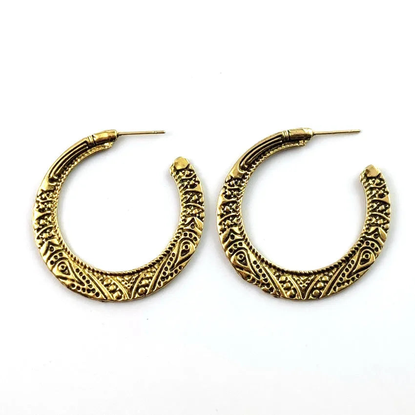 C-shaped vintage engraving earrings in alloy with clip-on fastening in bronze and silver colours