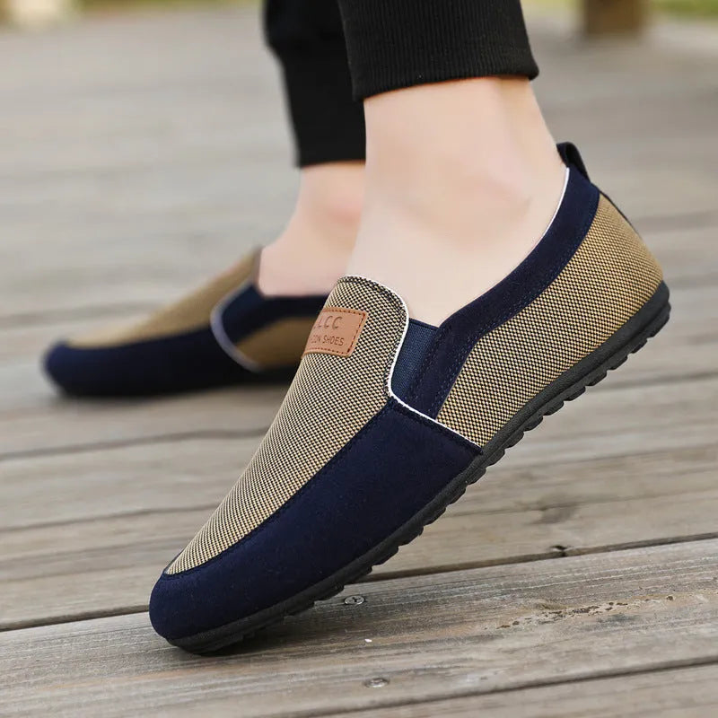 Men's grey and khaki canvas board shoes with round toe and rubber sole.