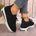 Women's low-top casual sneakers in red, black or blue with round toe and lace-up front