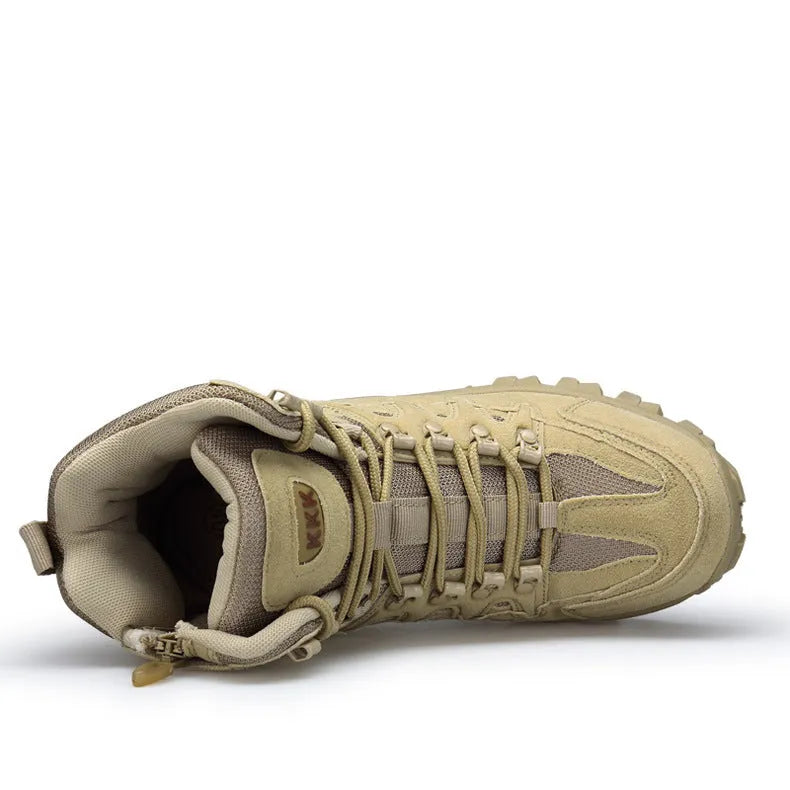 Men's US Army Delta tactical boots in black and sand colours with rubber sole for outdoor use.