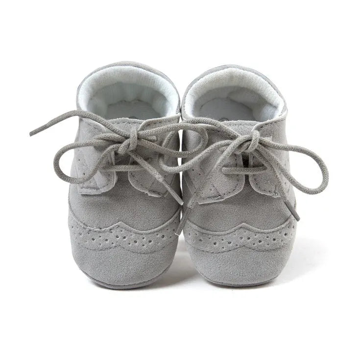 Vintage-style soft-soled baby shoes in synthetic leather, shown in sizes 11cm, 12cm, and 13cm.