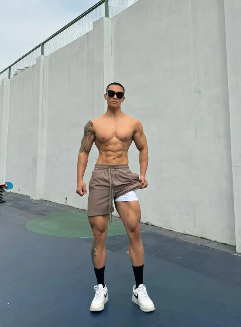 Men's ice silk quick-drying double-layer casual shorts in multiple colours on a size chart.