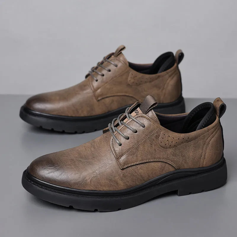 Men's black leather casual sneakers with sewing line detail and a rubber sole.