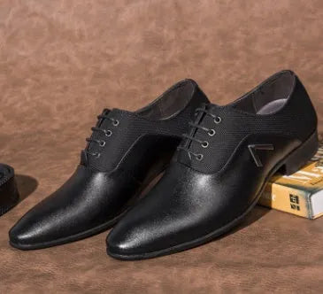 Men's black Oxford shoe with artificial PU upper and rubber sole, shown on a size chart background.
