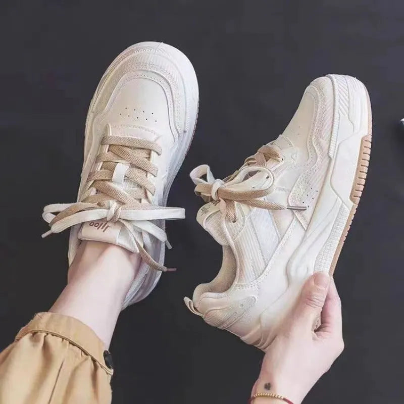 Women's low-top rubber sneaker in beige with height-increasing sole