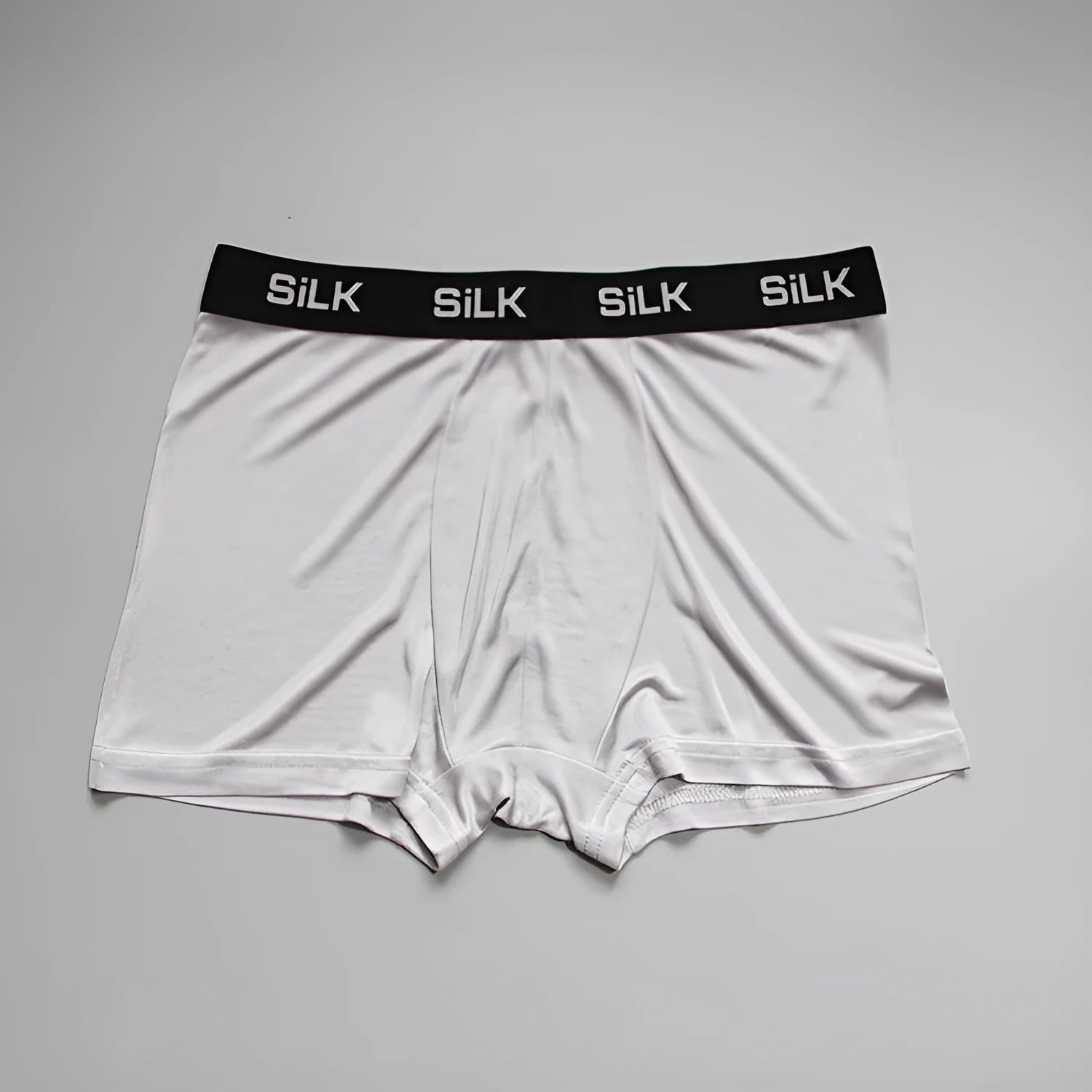Men's breathable silk shorts in loose fit with mid waist design