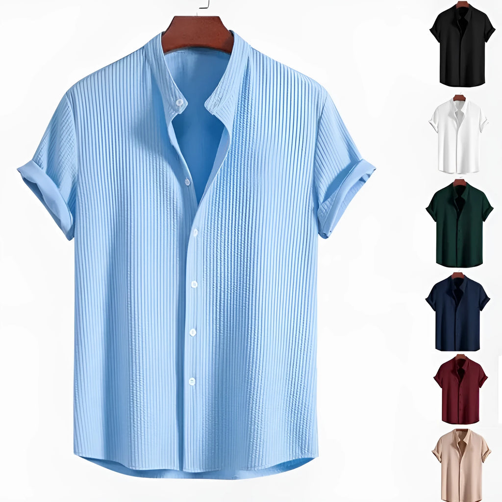 Men's loose-fitting short sleeve summer shirt in a solid colour, made from polyester.