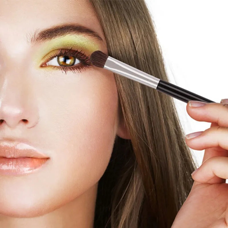 Six-piece eye makeup brush set with artificial fibre and animal hair bristles, colour option 6 eye brushes.