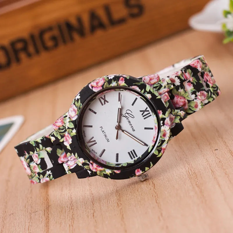 Fashion print wrist watch with white dial, round metal case and resin strap