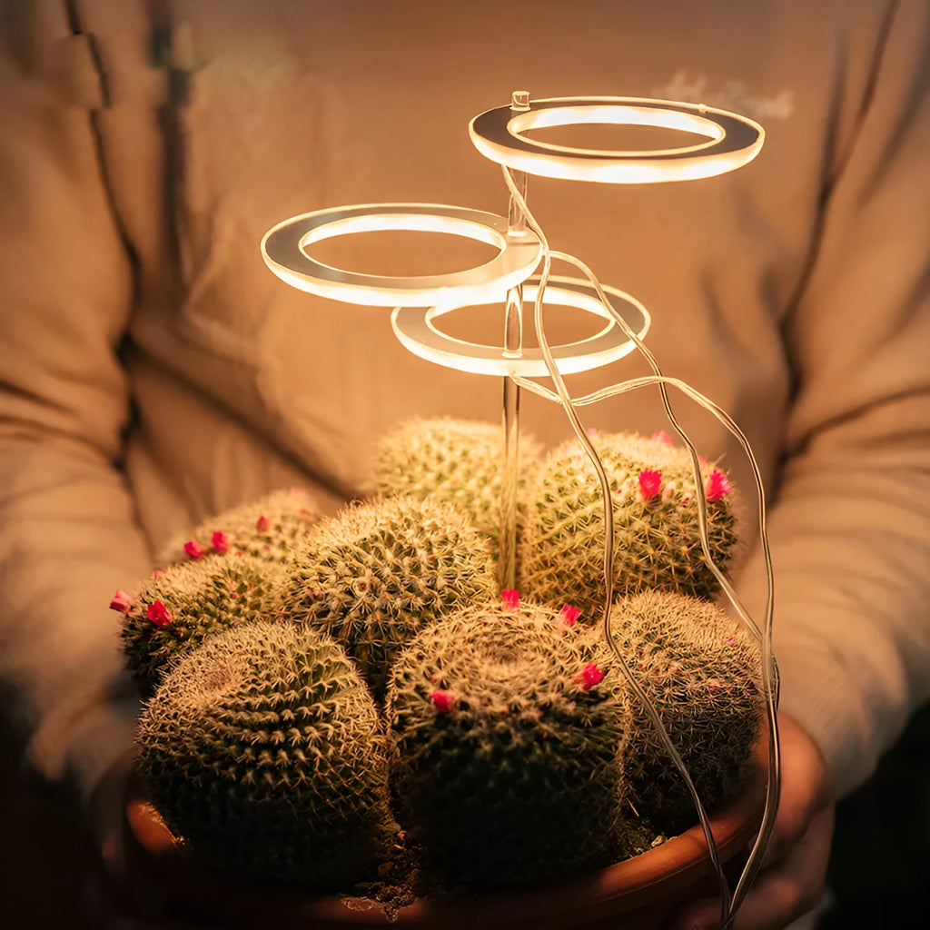USB LED grow light with transparent housing and yellow light on 25cm acrylic stick