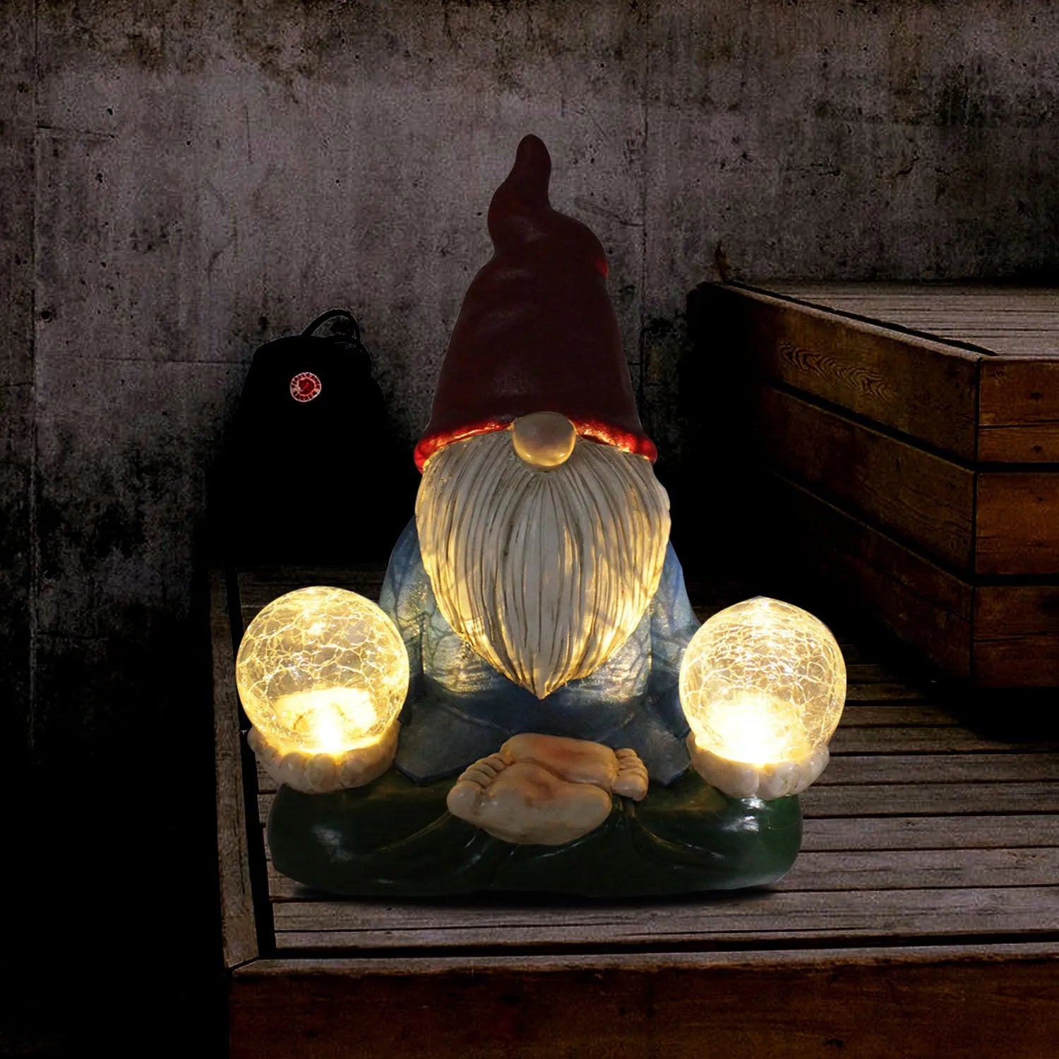 Solar LED resin dwarf garden statue with faceless old man design measuring 27x20cm