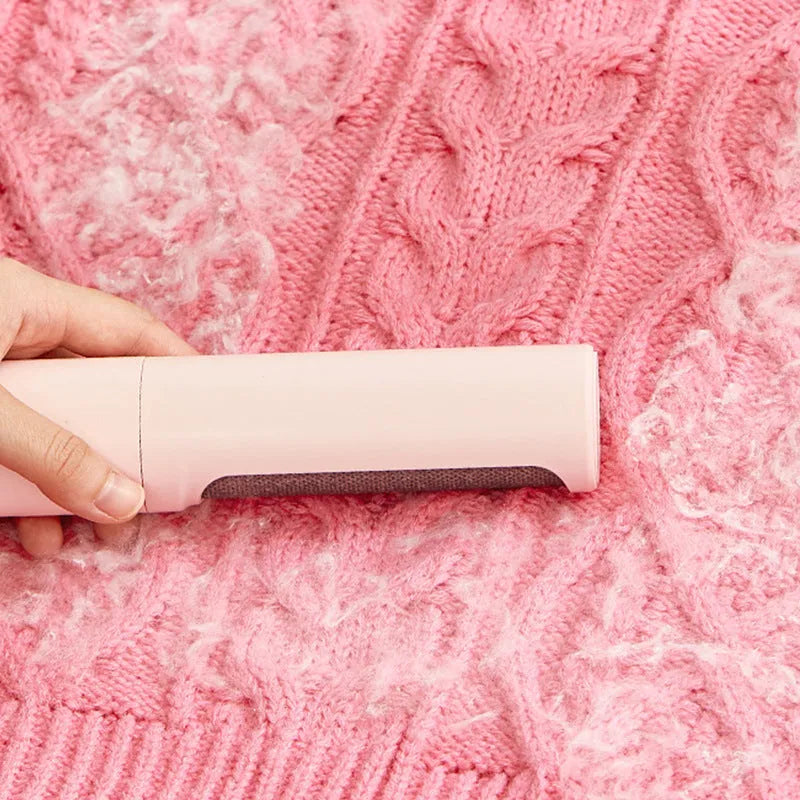 Reusable pet hair remover brush in white, green or pink with dustbin, 4.3 x 4.3 x 18.3 cm, for cat and dog fur on fabric
