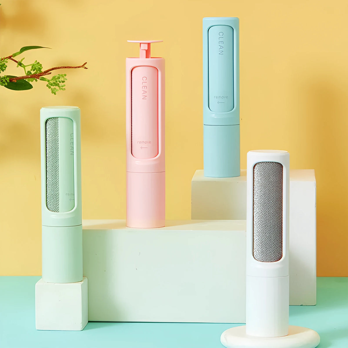 Reusable pet hair remover brush in white, green or pink with dustbin, 4.3 x 4.3 x 18.3 cm, for cat and dog fur on fabric